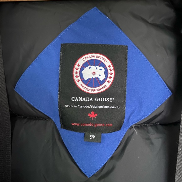 Canada Goose Chilliwack Bomber Size Small - Picture 2 of 9